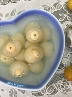 Hình của món Chè hạt sen nhãn lồng.