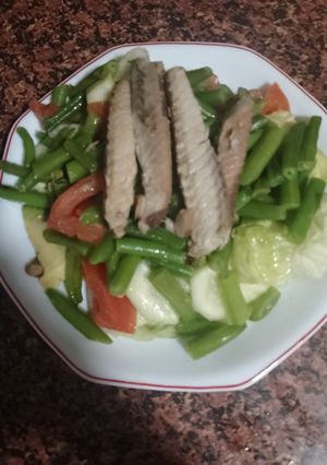 Foto principal de Ensalada de judías verdes, caballa y pistachos