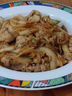 A picture of Stir-Fried Pork with Onions.