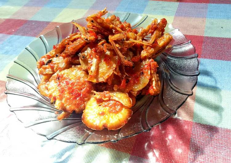 Bagaimana meracik Jengkol balado campur ikan teri dan tempe Anti Gagal