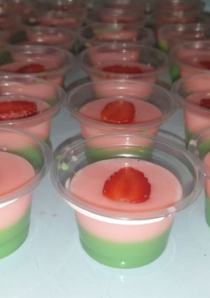 Foto resep Puding Nutrijel Pandan Stroberi 🍓🍓