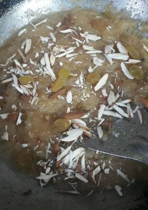 दूध केसर सूजी हलवा (Milk kesar suji halwa recipe in hindi) रेसिपी मुख्य फोटो