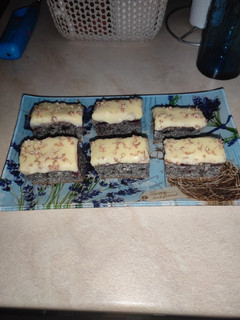 Bögrés Meggyes/cseresznyés mákos 🍒 recept fotója