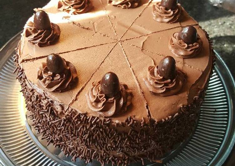 Easiest Way to Prepare Homemade Chocolate Layer Cake