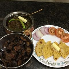 A picture of Sarso ka saag make ki roti Bangn Fry.