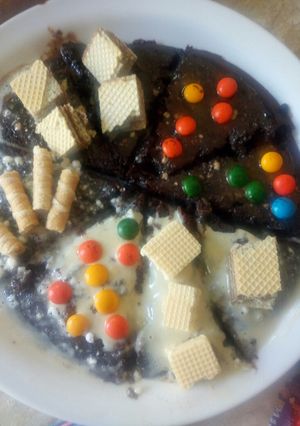 A picture of Brownie pizza.