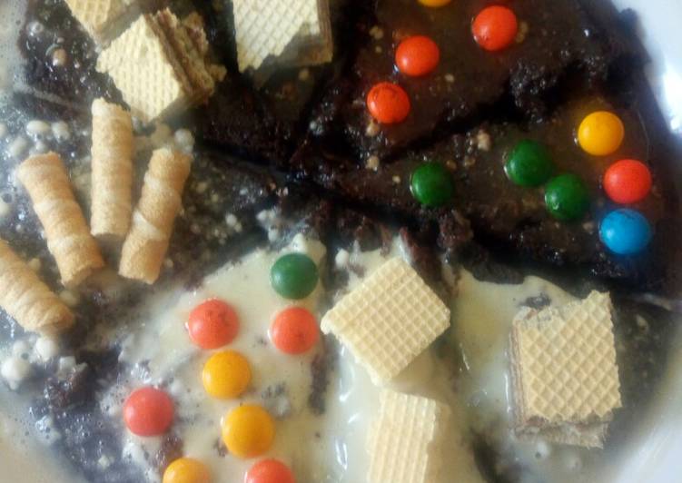 Simple Way to Prepare Quick Brownie pizza