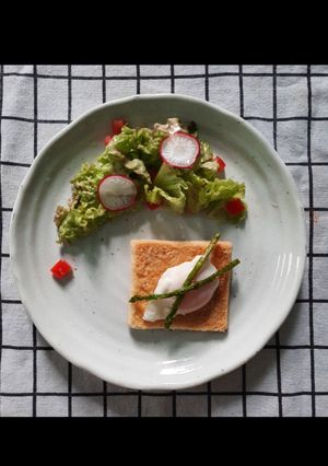 Hình của món Trứng trần bánh mì bơ áp chảo.