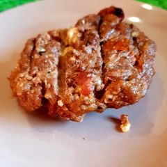 A picture of Beef patties.