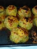 Bolas de plátano maduro con carne molida y queso