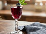 Una foto de blueberry vodka