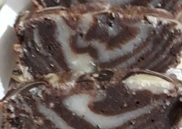 Vanilla chocolate marble cake