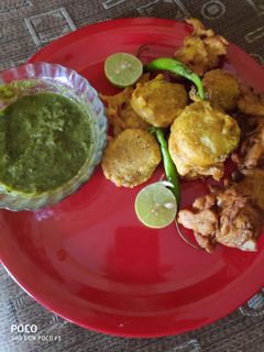 A picture of Tomato cheese chutney pakoda.