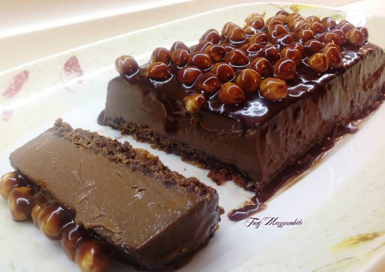 Simple Way to Make Qualsiasi sera della settimana Torta senza farina, al cacao, amaretto e rum, con caramello al cioccolato e nocciole