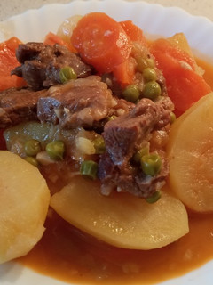 Una foto de Patatas guisadas con Corzo en olla express