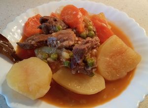 Foto principal de Patatas guisadas con Corzo en olla express