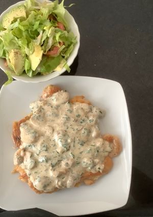 Una foto de Pollo en salsa de champiñones