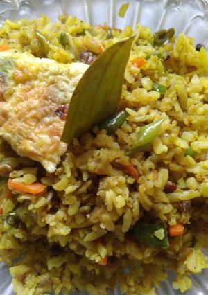 চিড়ের সবজি বিরিয়ানি(Chirer sabji biriyani recipe in Bengali) রেসিপির প্রধান ছবি