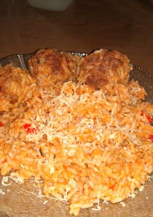 Una foto de Guiso de arroz con albóndigas