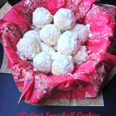 A picture of Walnut Snowball Cookies.