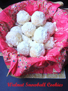 A picture of Walnut Snowball Cookies.