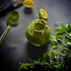 A picture of Green chutney.