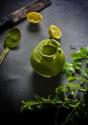 A picture of Green chutney.