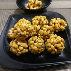 A picture of Moongfali & Gud ke laddoo.