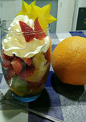 Hình của món Macedonia (salad trái cây).