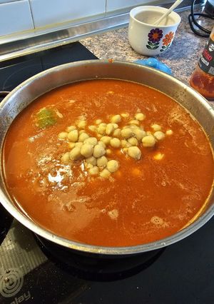 Una foto de Garbanzos con Calamares y Atún