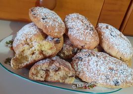 Pan dei morti, frutta secca, cannella, liquore, amaretti e biscotti secchi