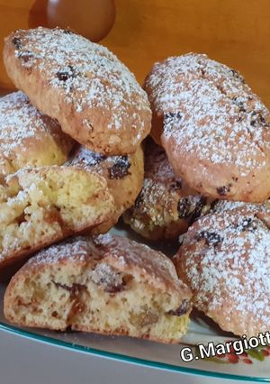 Foto di Pan dei morti, frutta secca, cannella, liquore, amaretti e biscotti secchi