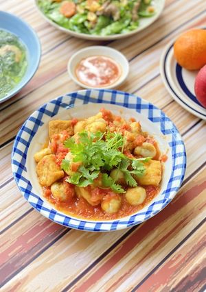 Hình của món Trứng Cút Đậu Hũ Sốt Cà Chua.