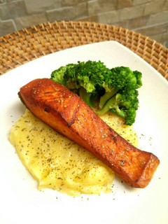 Foto resep Pan Fried Salmon with Mashed Potato and Steam Broccoli