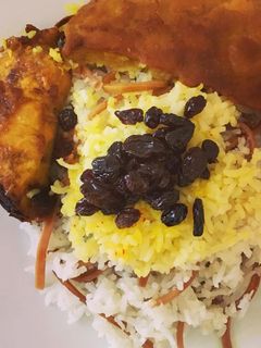عکسی از دستور رشته پلو با مرغ و کشمش