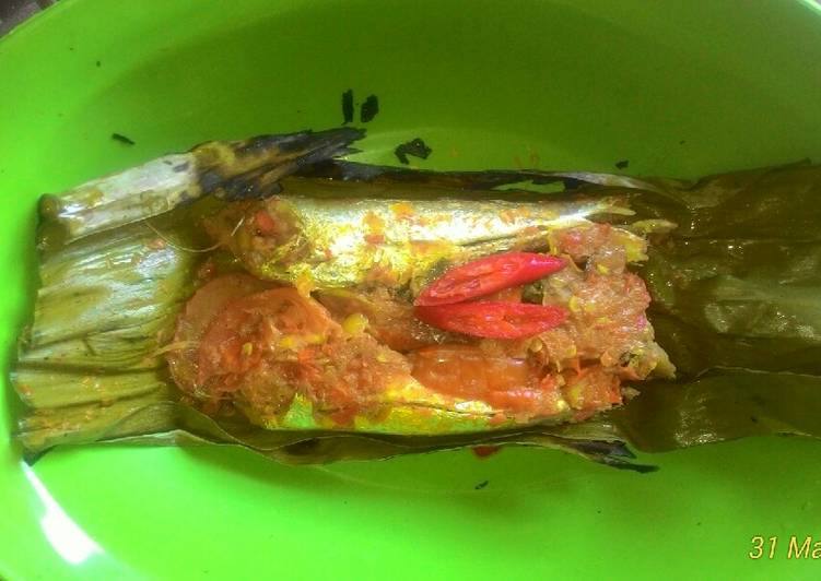 Pepes ikan lemuru pedas membara