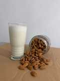 Susu pisang almond manis alami