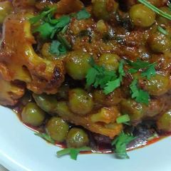 A picture of Cauliflower green peas.