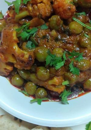 A picture of Cauliflower green peas.