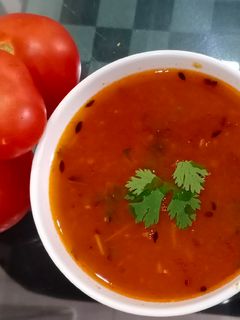 ટામેટા સૂપ (Tomato Soup Recipe In Gujarati) રેસીપી મુખ્ય ફોટો