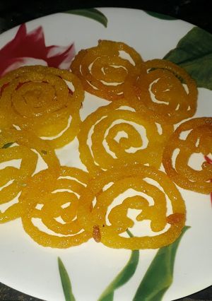 A picture of Instead suji jalebi.