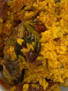 Una foto de Arroz con costillas