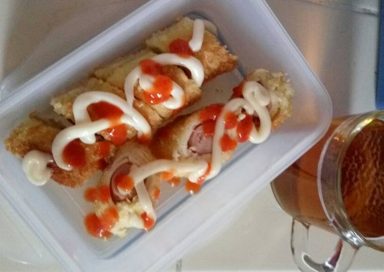 Langkah Mudah untuk Menyiapkan Roti Goreng Sosis Keju yang Enak Banget