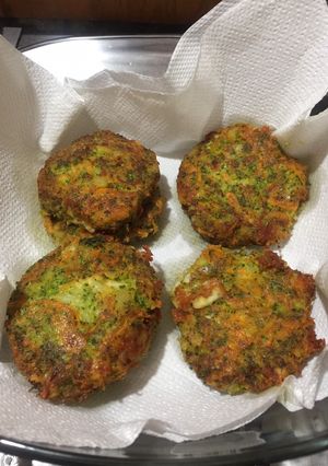 Una foto de Tortitas de brócoli, zanahoria y papa