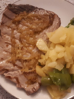 Una foto de Atún con cebollita caramelizada