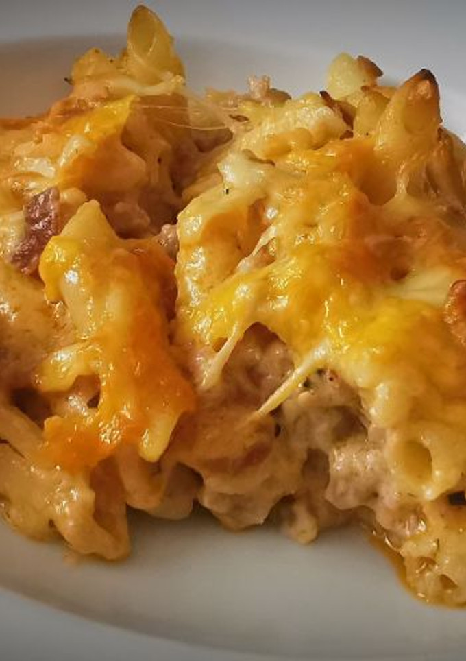 Una foto de Macarrones con carne picada y bechamel, gratinados en el horno