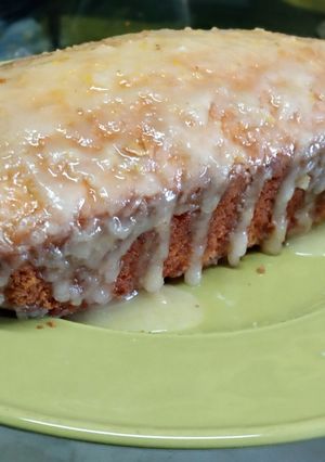 Una foto de Budín de naranja con glasé de naranja