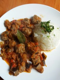 Una foto de Albóndigas con arroz