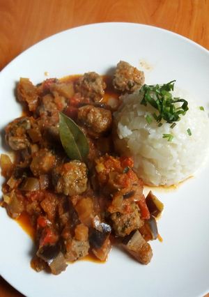 Una foto de Albóndigas con arroz
