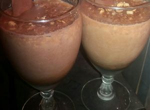 Una foto de Chocoflan casero en copas